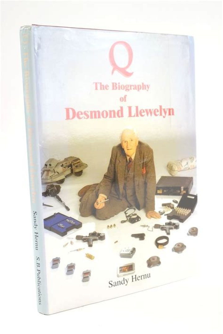 Desmond Llewelyn Biography - Facts, Childhood, Family Life & Achievements