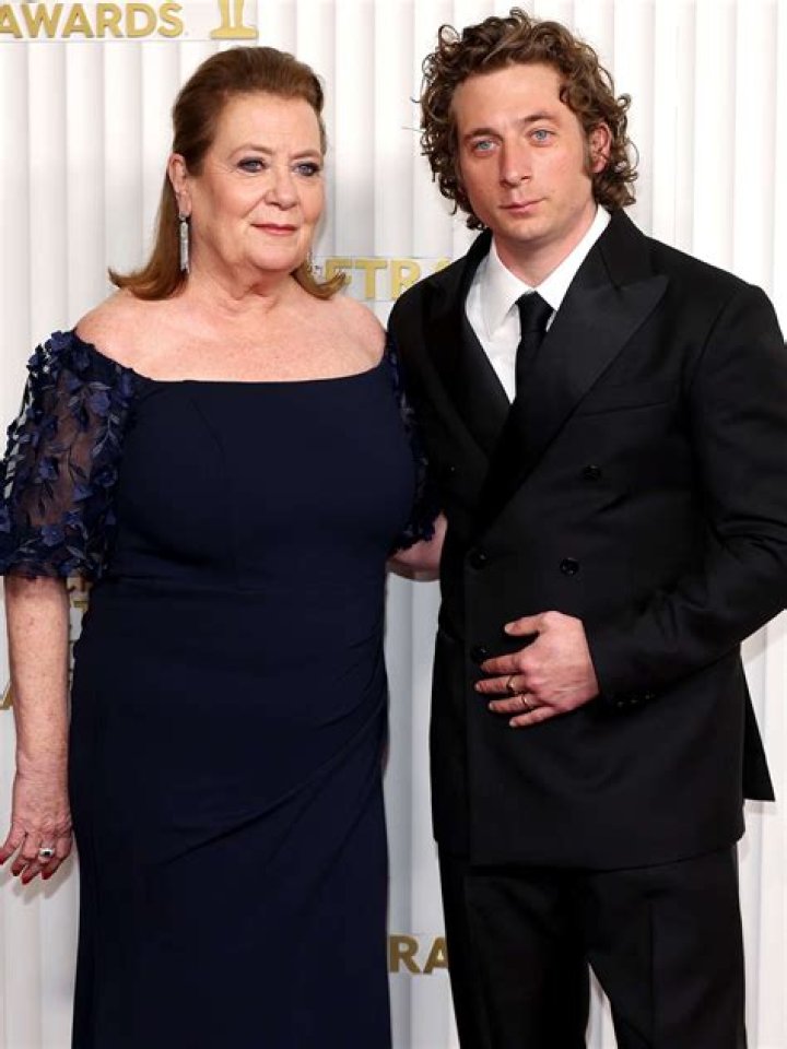 Does Eloise have parents? – Celebrity