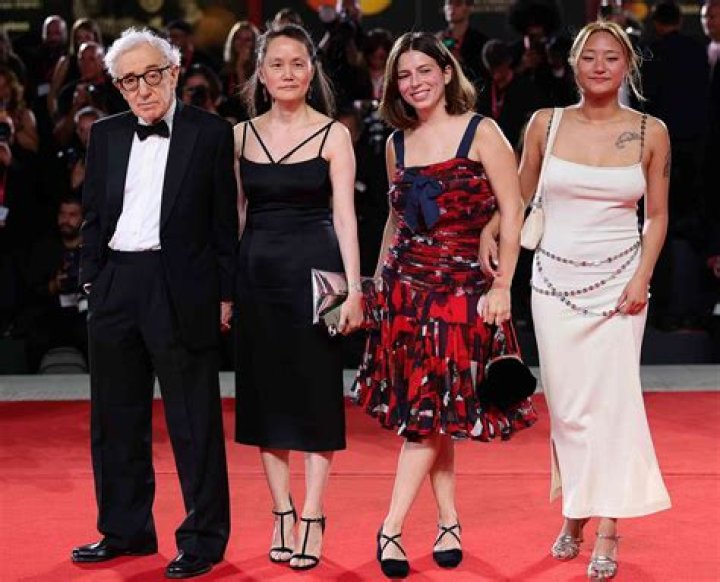 Does Mia Farrow speak Soon-Yi? – Celebrity