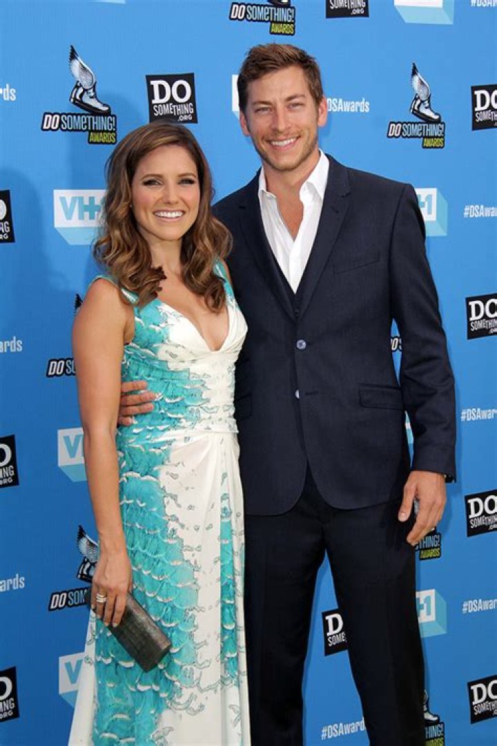 How Long Did Sophia Bush And James Lafferty Date? – Celebrity