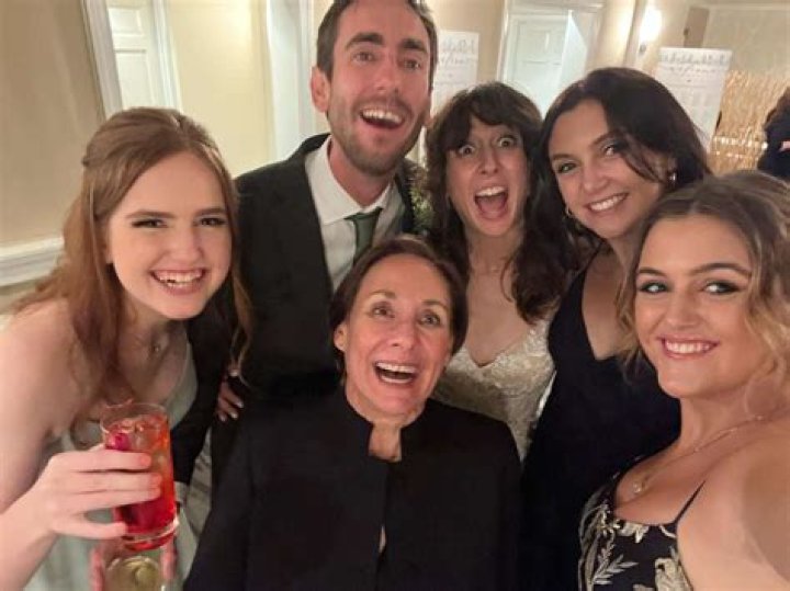 How Many Children Does Laurie Metcalf Have In Real Life? – Celebrity
