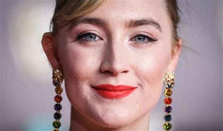 How Much Does Saoirse Ronan Earn? – Celebrity