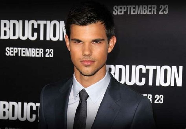 How Old Is Taylor Lautner When He Filmed Twilight? – Celebrity