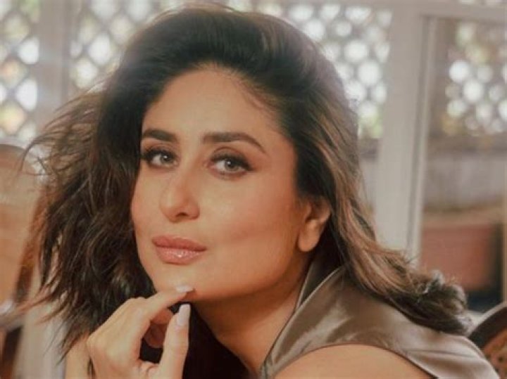 Kareena Kapoor Khan in Two-Piece Workout Gear Shows Off Her Yoga Skills 