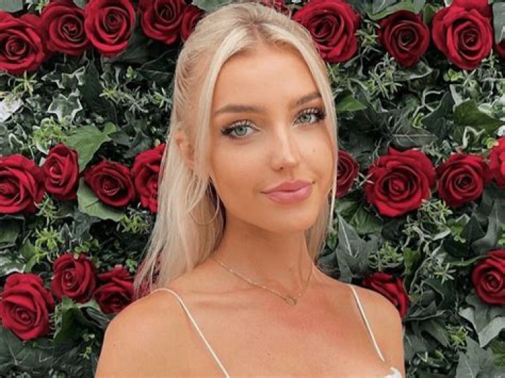 Morgan Riddle in Bathing Suit Says "Tell a Friend to Tell a Friend" — Celebwell