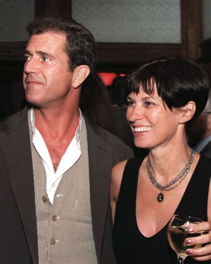 Robyn Moore Gibson Biography - Facts, Childhood, Family Life & Achievements