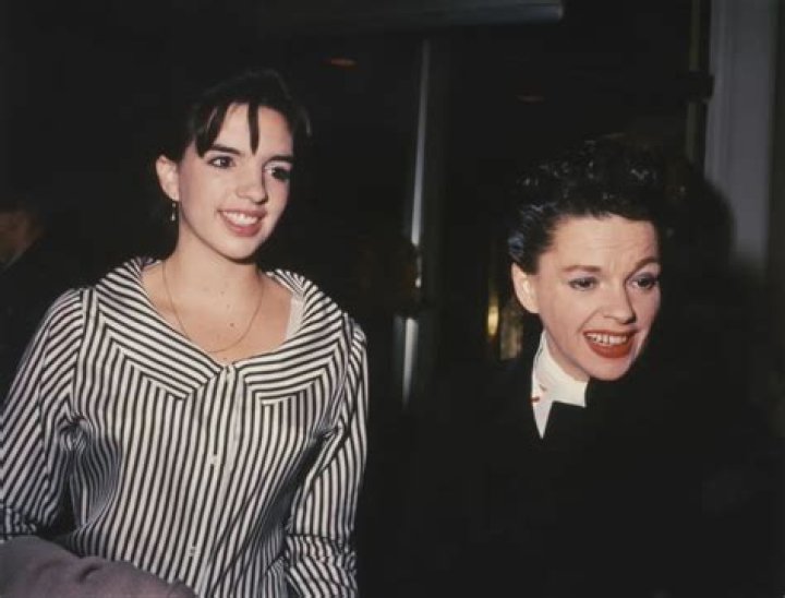 Who Does Liza Minnelli Marry In Halston? – Celebrity