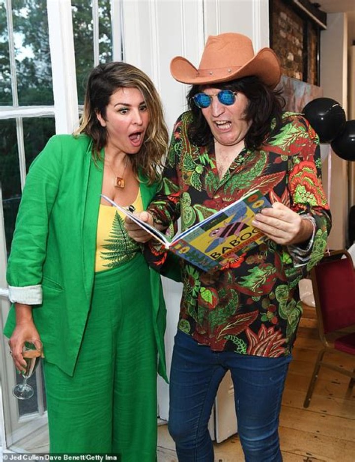 Who is Neil folding? – Celebrity
