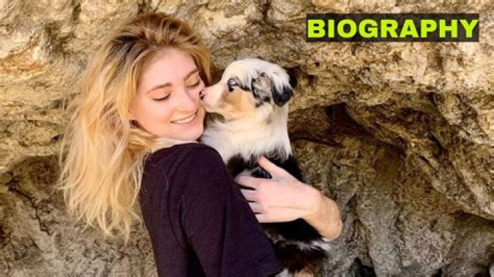 Willow Shields Biography - Facts, Childhood, Family Life & Achievements